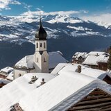 Das aussichtsreiche Dorf Siat im Winter ist Start der Schneeschuhtour