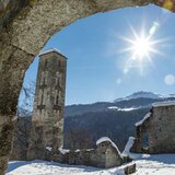 Altes Gemäuer im Winterkleid