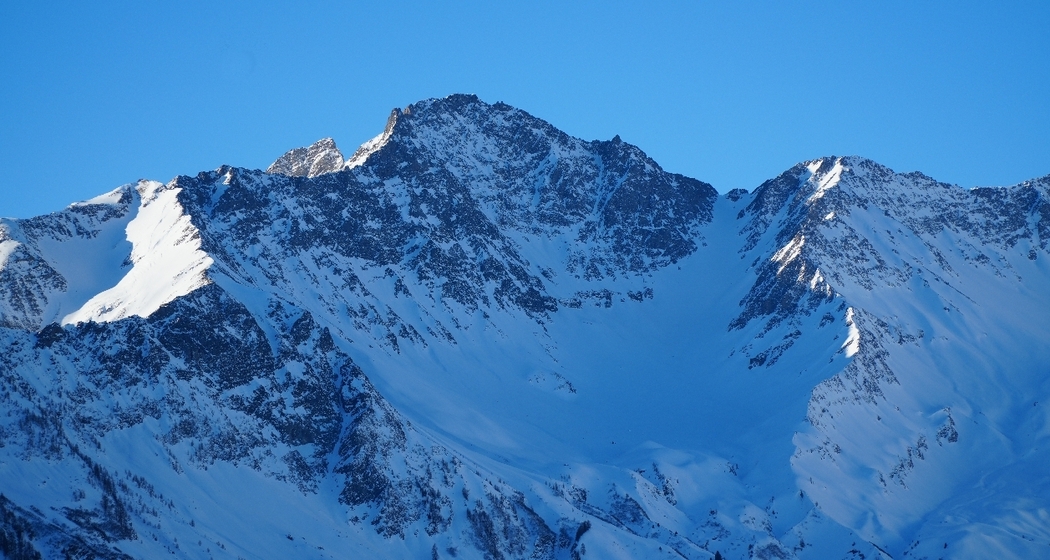 Beeindruckende Aussicht im winterlichen Taminatal