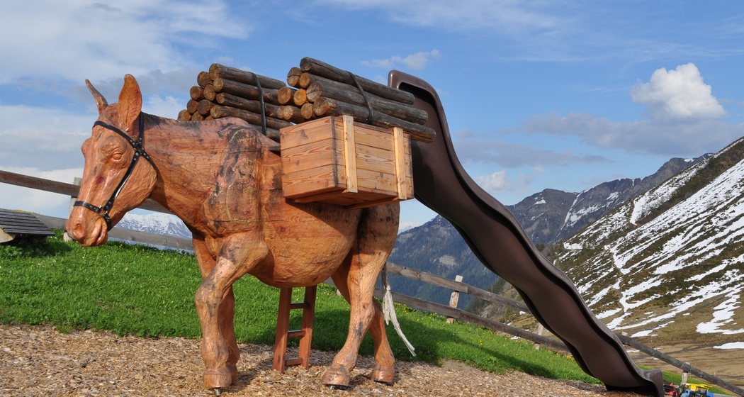 Säumerspielplatz beim Gasthaus Beverin (Bild: Naturpark Beverin)