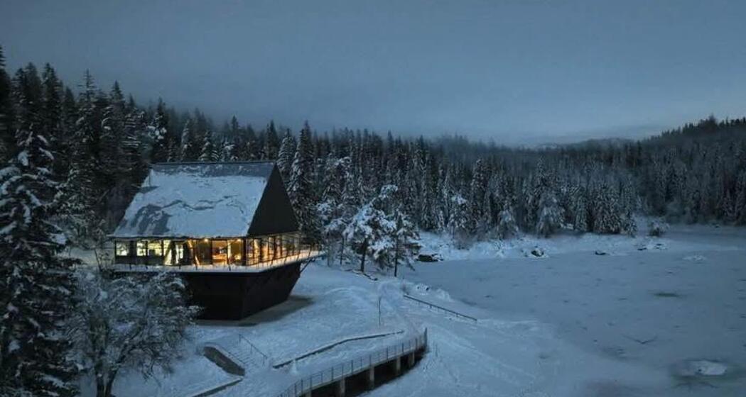 Caumasee Restaurant am Abend