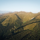 An aerial view of the Podestatenalp. The path upwards can be seen on the right side of the picture.