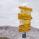 le formazioni rocciose del Rätschenhorn sembrano emergere dal terreno.