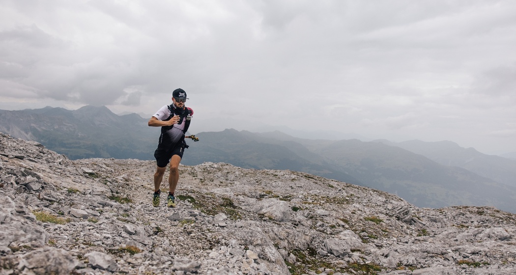 Trotz des felsigen Geländes ist der Weg noch leicht zu laufen.