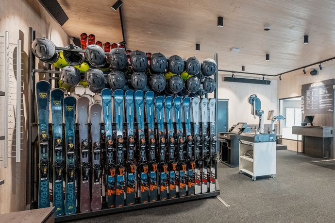 Rent & Shop (oua_608238980_image)