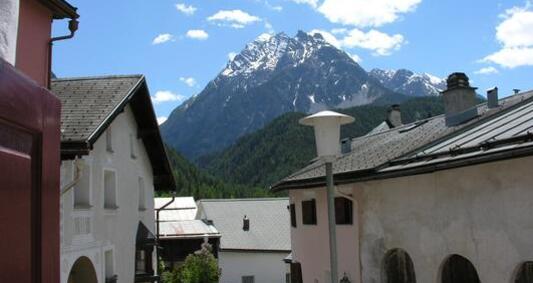 Aussicht aus der Stube mit Piz Pisoc