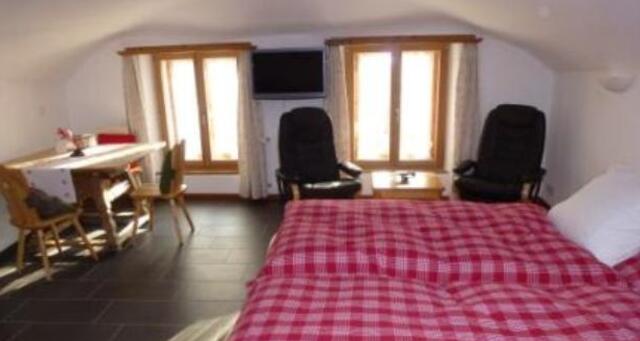 Esstisch und Fernsehecke