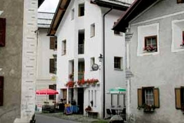 Frontansicht Haus Alpina Bergün