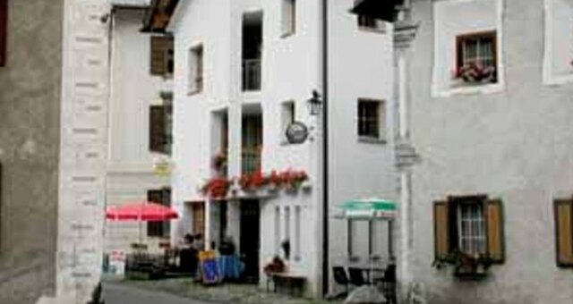 Frontansicht Haus Alpina Bergün