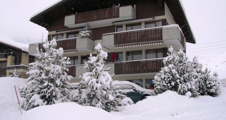 Tgèsa ils Bauns Schär (oua_60856192_image)