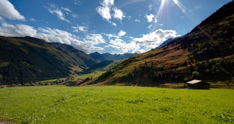 Tgèsa Garnetsch Zeller (oua_60856234_image)