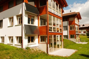 Parterre Wohnung mit Vorplatz Sommer