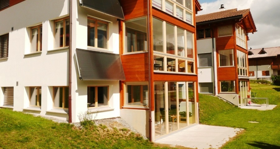 Parterre Wohnung mit Vorplatz Sommer