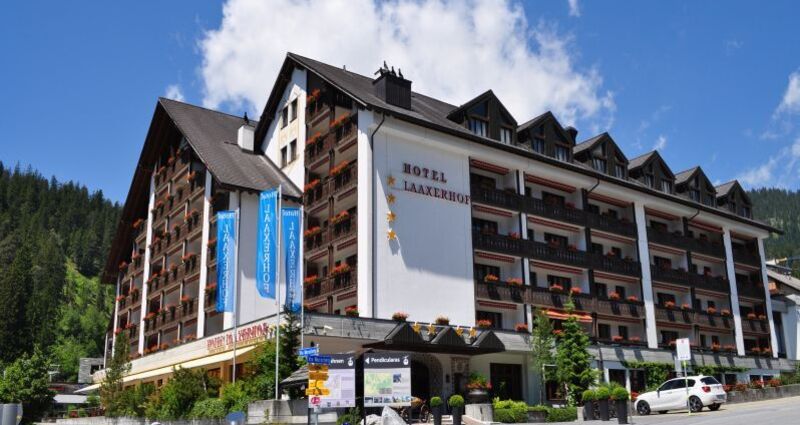 Hotel im Sommer