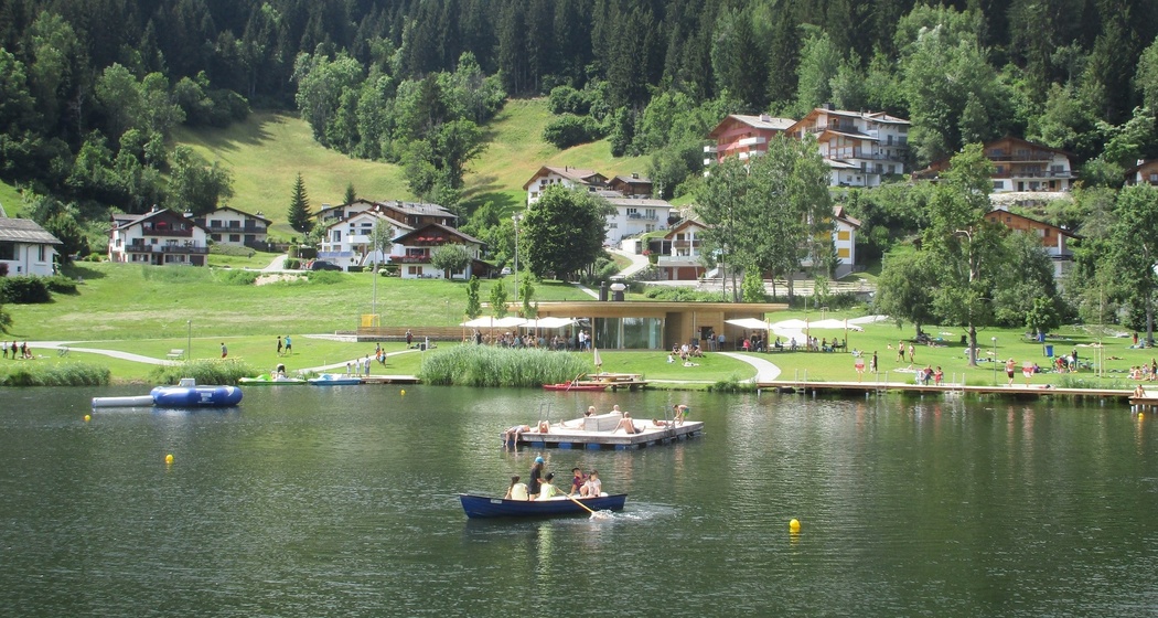 Badebetrieb am Laaxer See
