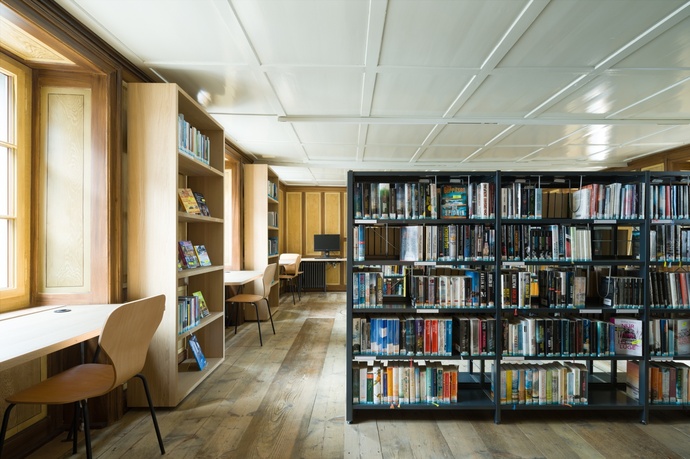 Bibiliothek Ilanz 2