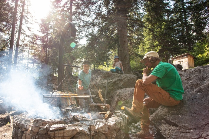 Feuerstelle beim Wasserfall Sanaspans (oua_60896195_image)