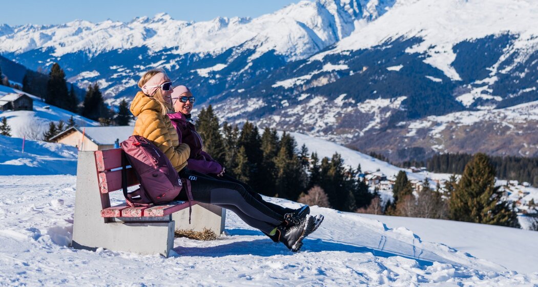 Die Pause ist hoffentlich verdient. Mit Sicht in die Bergwelt.