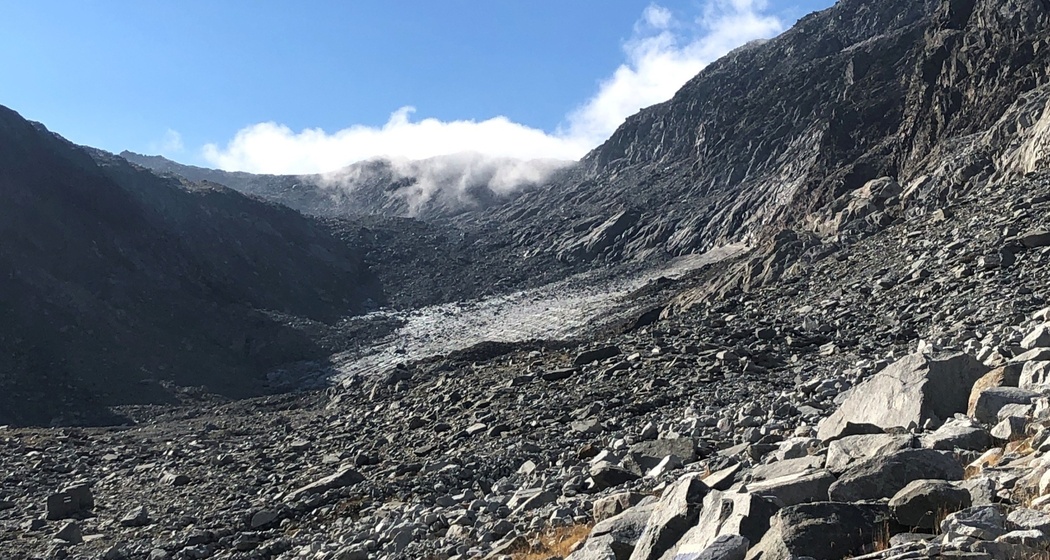 Blick in Richtung Fuorcla Sura da Lavaz, über den Glatscher da Lavaz. Die Schlüsselstelle der Tour.