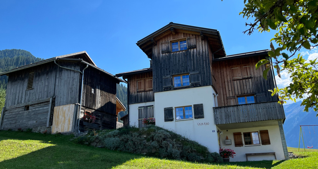 Ferienhaus Runs - Ansicht Sommer