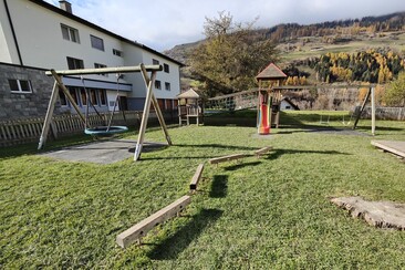 Spielplatz Kindergarten / Scoleta Zillis (oua_611519337_image)