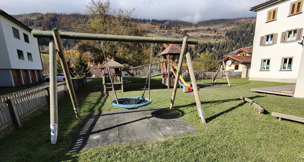 Spielplatz Kindergarten / Scoleta Zillis (oua_611519339_image)