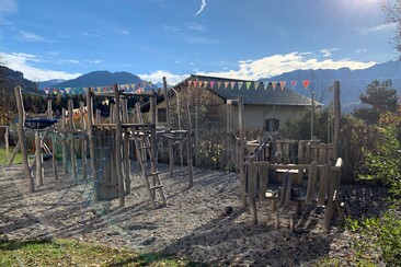 Spielplatz Paspels Schulhaus (oua_611519435_image)