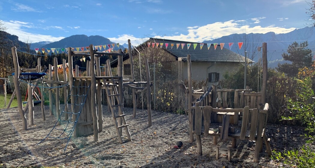 Spielplatz Paspels Schulhaus (oua_611519435_image)