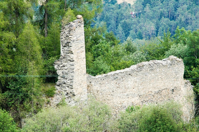 Ruines du château de Heinzenberg (oua_611519485_image)