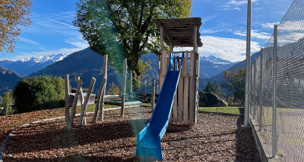 Spielplatz Schulhaus Tartar (oua_611519571_image)