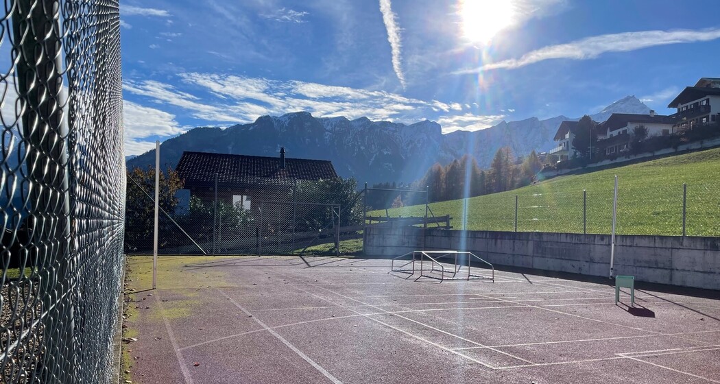 Spielplatz Schulhaus Tartar (oua_611519572_image)