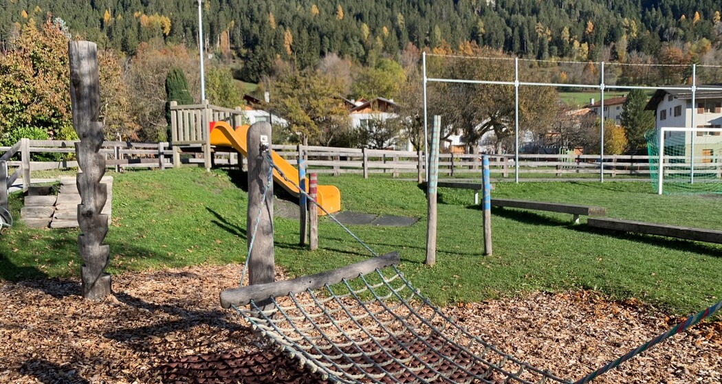 Spielplatz Almens (oua_611520110_image)