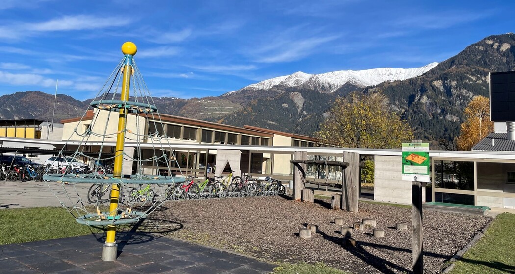 Spielplatz Schulhaus Quadra Cazis (oua_611520270_image)