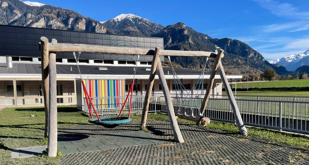Spielplatz Schulhaus Quadra Cazis (oua_611520271_image)
