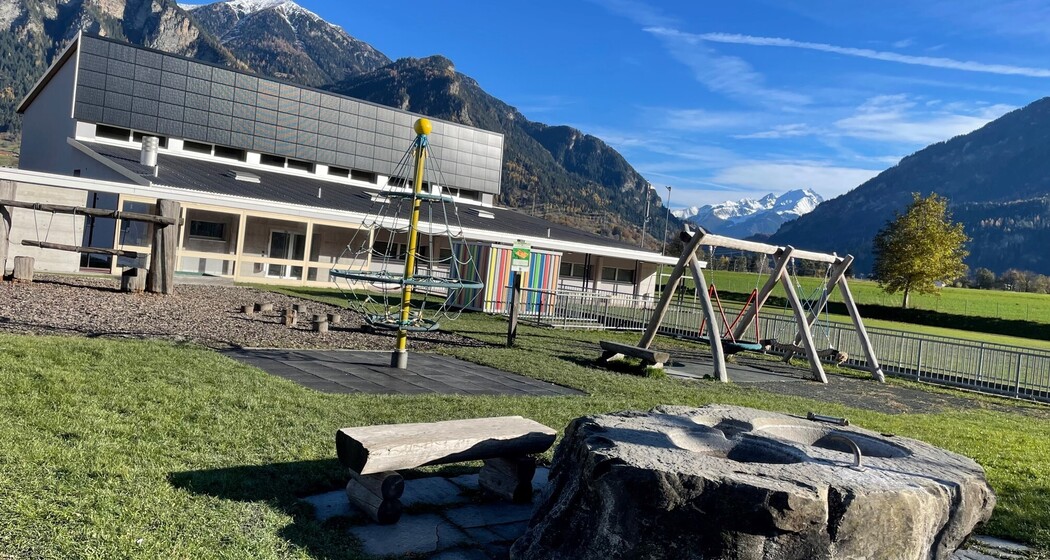Spielplatz Schulhaus Quadra Cazis (oua_611520275_image)