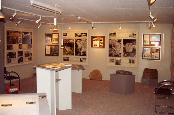 Exposition de pierres de coffrage dans la région de Viamala (oua_611520486_image)