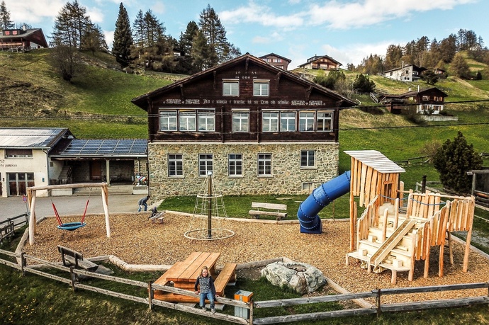 Spielplatz Feldis Schulhaus (oua_611520493_image)