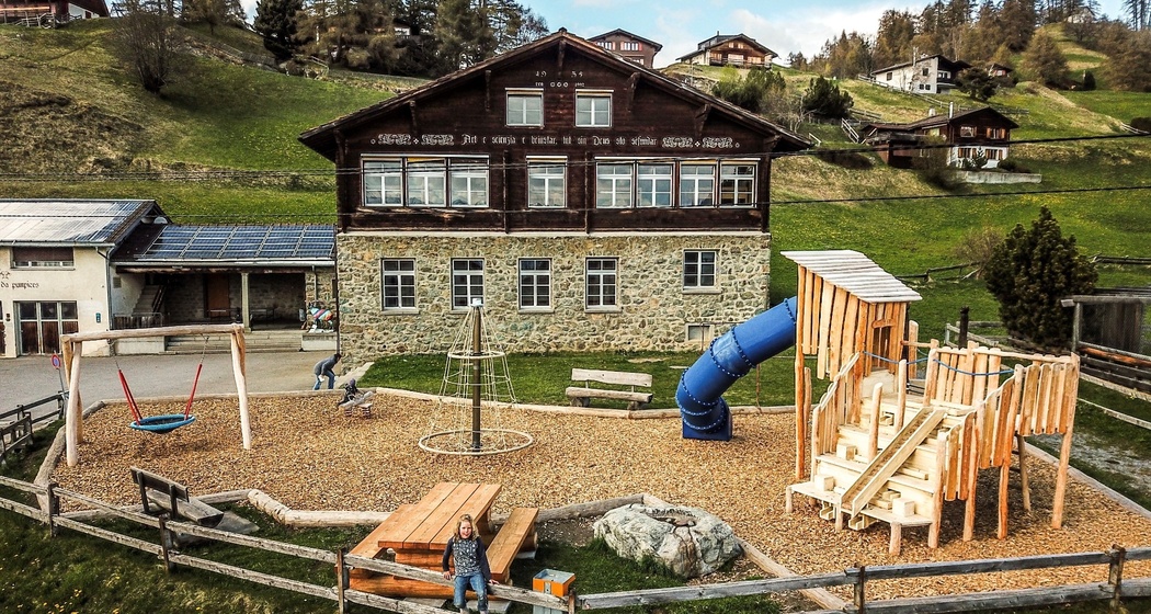 Spielplatz Feldis Schulhaus (oua_611520493_image)