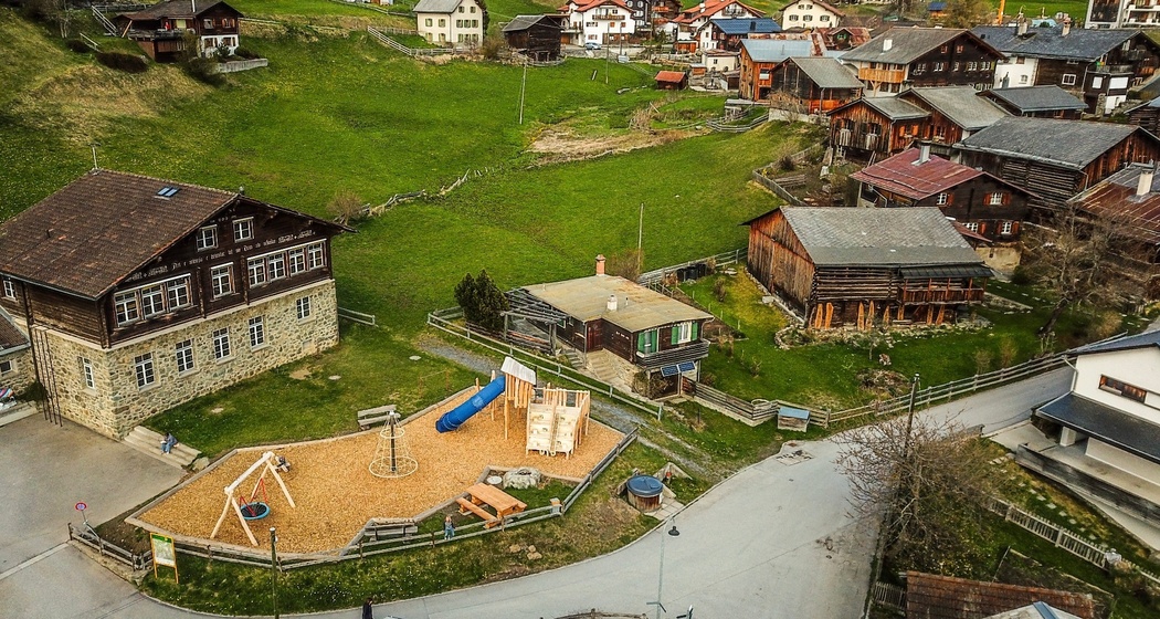 Spielplatz Feldis Schulhaus (oua_611520495_image)