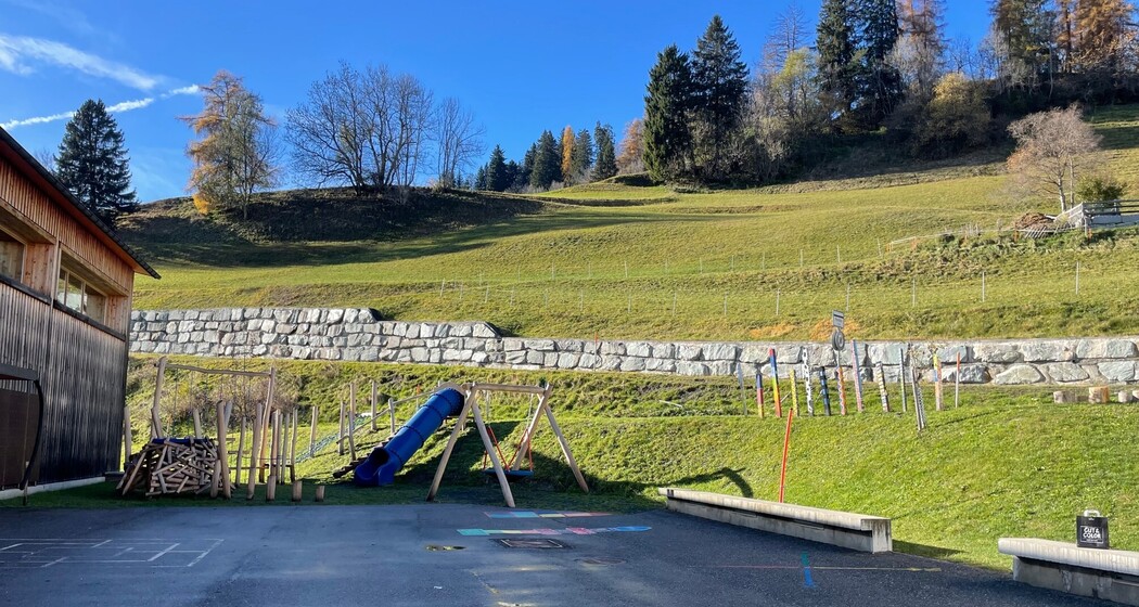 Spielplatz Schulhaus Sarn (oua_611520499_image)