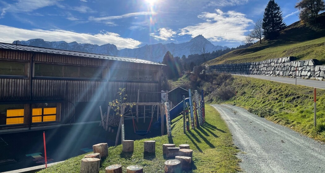 Spielplatz Schulhaus Sarn (oua_611520500_image)