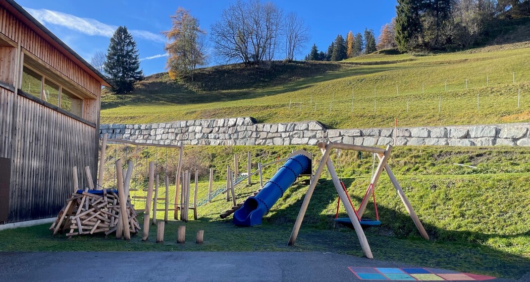 Spielplatz Schulhaus Sarn (oua_611520501_image)