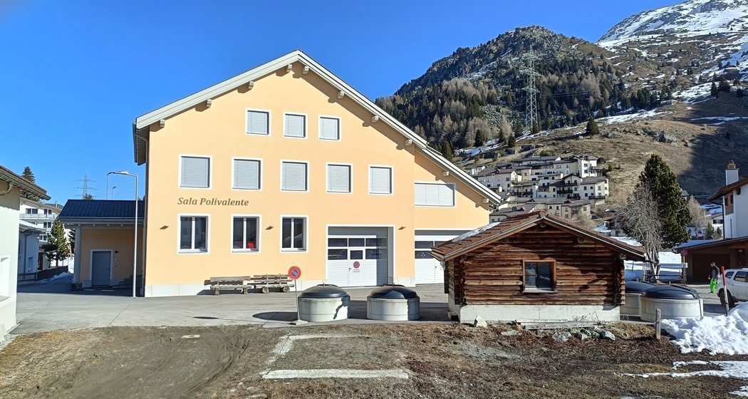 Öffentliche Toilette beim Mehrzweckgebäude Bivio (oua_612021012_image)