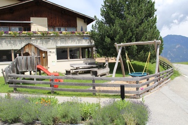 Parco giochi del centro comunitario di Urmein (oua_612633432_image)