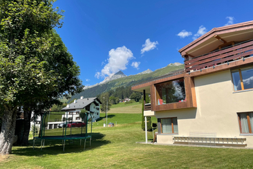 Ferienwohnung Casa Cambrus - Aussenansicht Sommer
