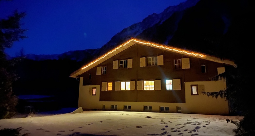 Gruppenhaus im Winter