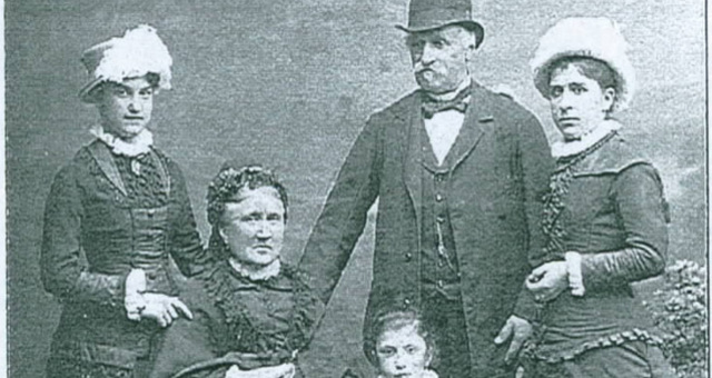 Die Familie von Andrea Fasciati, dem Erbauer des Palazzo, um 1870.