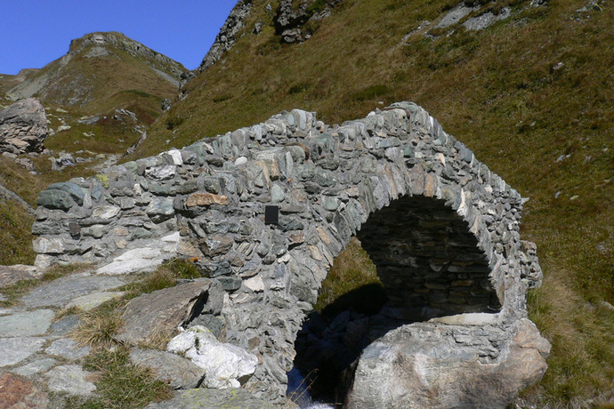 Die 1992 gebaute Brücke am Septimerweg.
