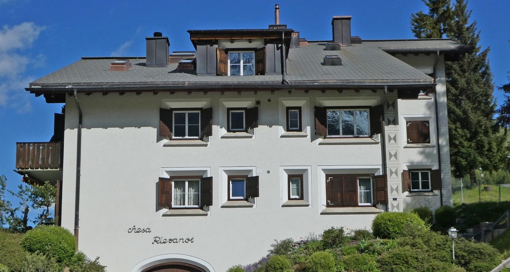 Zufahrt zum Aussenparkplatz