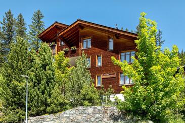 Aussenansicht Chalet Tschuggenweg